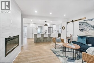 10 Comet Ave in Hamilton, ON - Building Photo - Building Photo