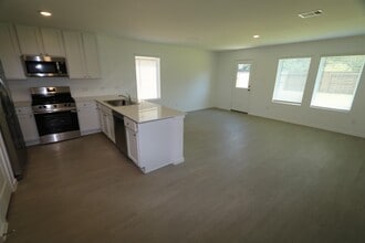 20038 Palermo Shrs Dr in Hockley, TX - Foto de edificio - Building Photo