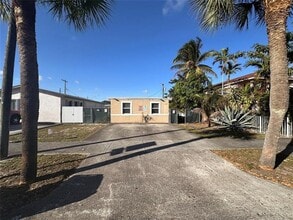 728 SW 6th St in Dania Beach, FL - Foto de edificio - Building Photo