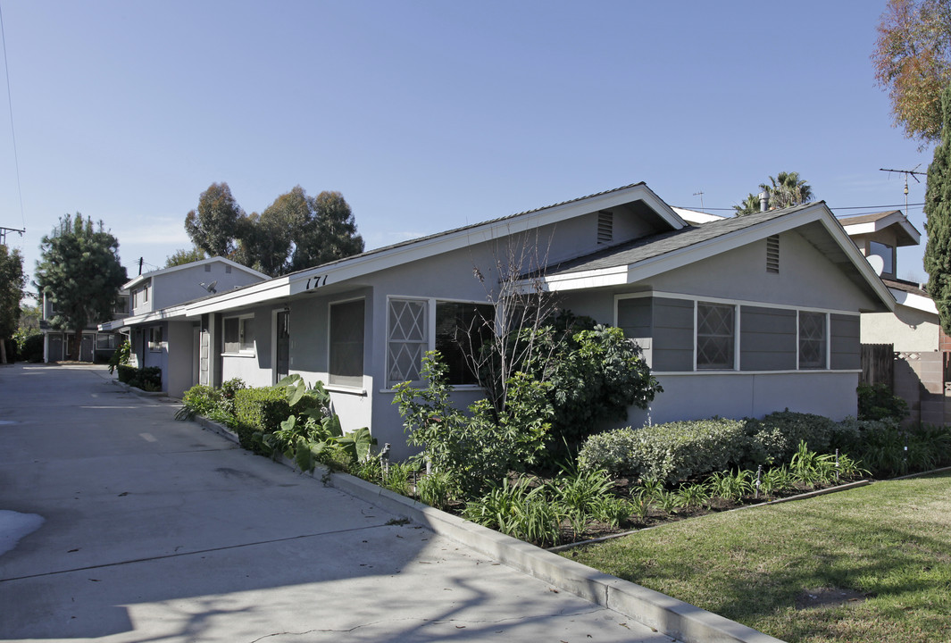 171 Monte Vista Ave in Costa Mesa, CA - Building Photo