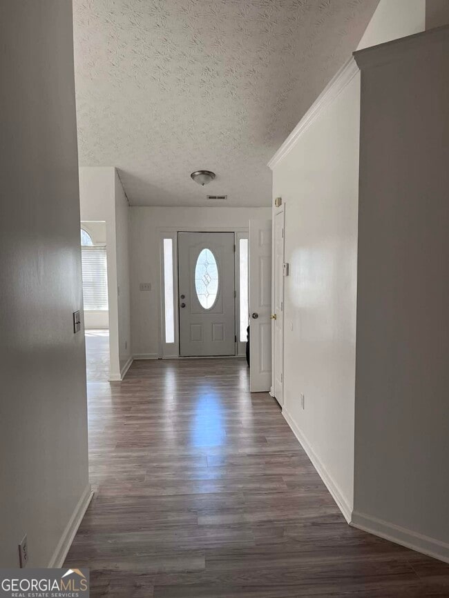 2400 Miller Oaks Cir in Decatur, GA - Building Photo - Building Photo