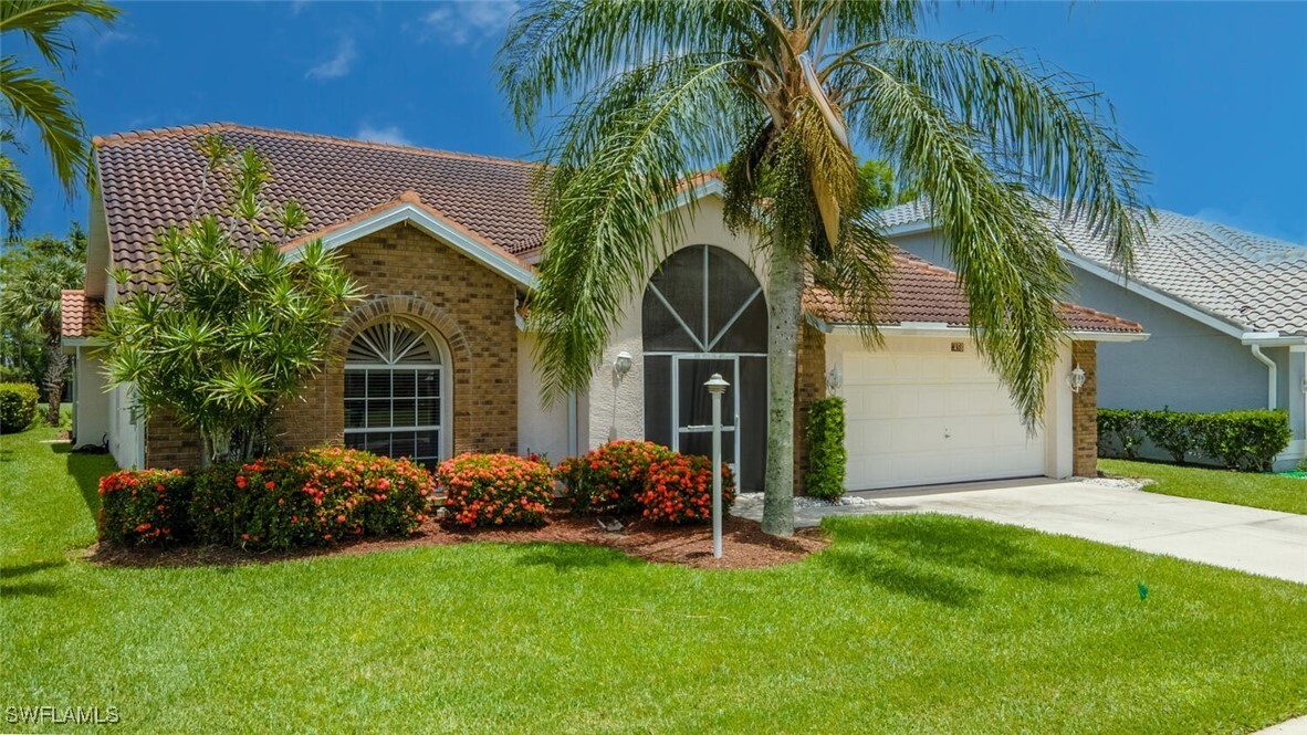 458 Countryside Dr in Naples, FL - Building Photo