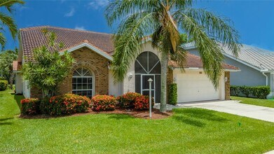 458 Countryside Dr in Naples, FL - Building Photo - Building Photo