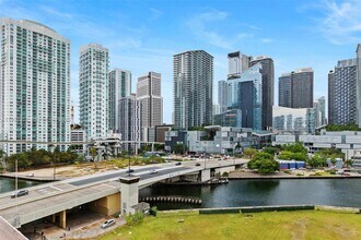 350 S Miami Ave in Miami, FL - Building Photo - Building Photo