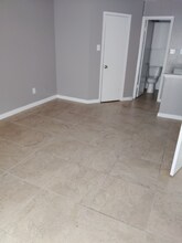 10110 Forum Park Dr in Houston, TX - Foto de edificio - Building Photo