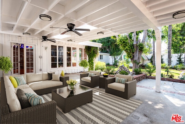 14842 Morrison St in Los Angeles, CA - Building Photo - Building Photo