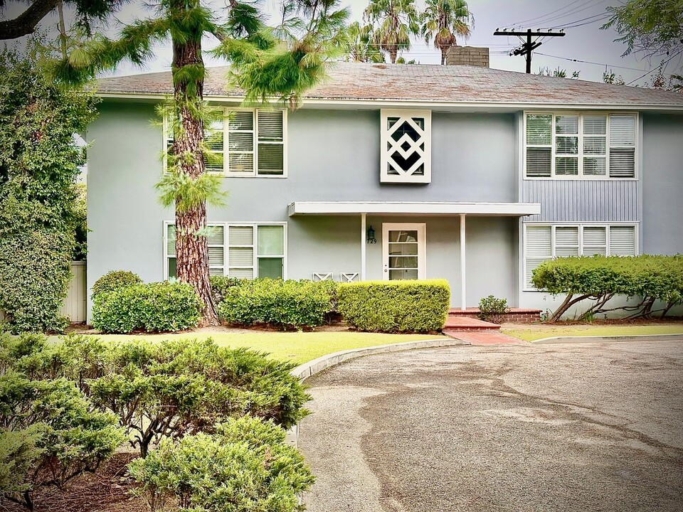 1729 Raymond Hill Rd in South Pasadena, CA - Building Photo