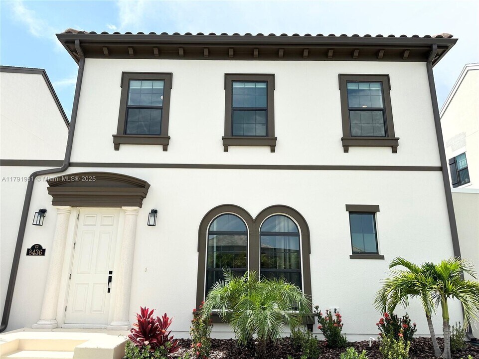 8436 Lyside Dr in Melbourne, FL - Building Photo