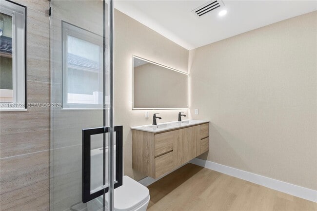 16859 Crestview Ln in Weston, FL - Building Photo - Building Photo