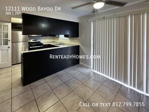 12111 Wood Bayou Dr in Houston, TX - Building Photo - Building Photo