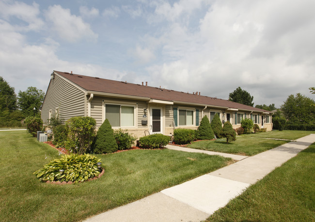 Kirkridge Park Cooperative in Belleville, MI - Foto de edificio - Building Photo