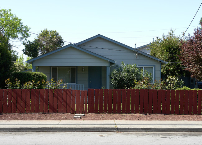 1634 Kentfield Ave in Redwood City, CA - Building Photo - Building Photo