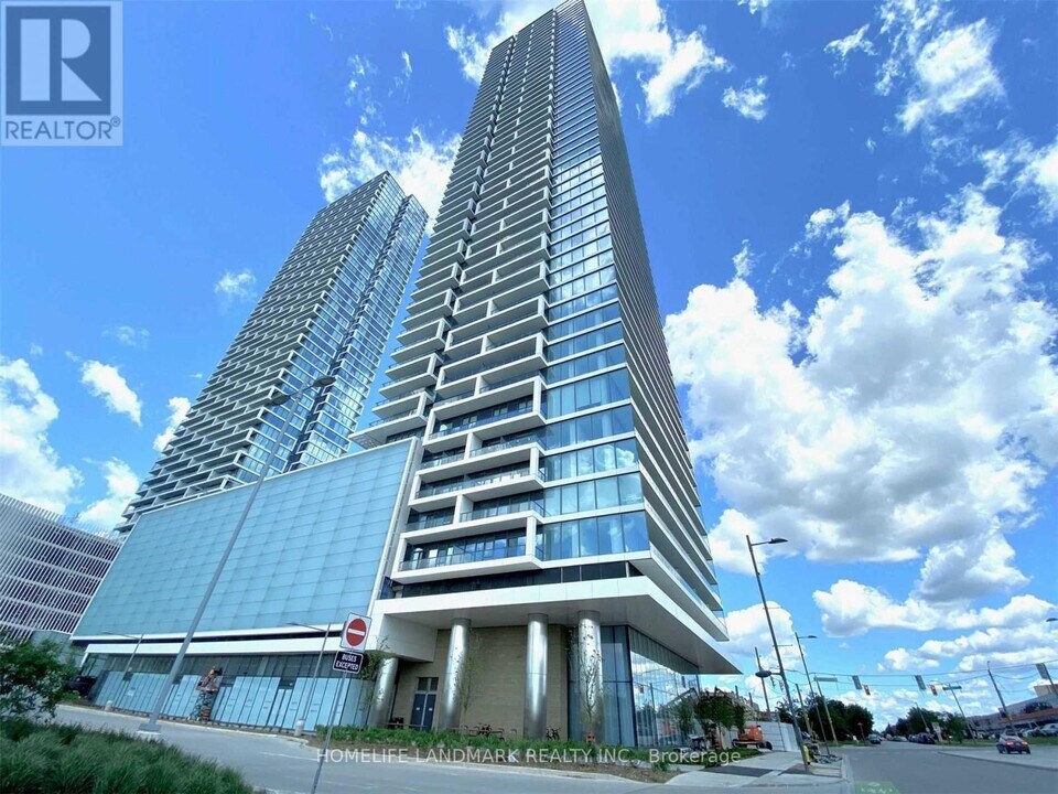 950-5950 Portage Pkwy in Vaughan, ON - Building Photo
