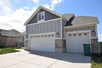 15162 Skyfall Dr in Bluffdale, UT - Building Photo - Building Photo