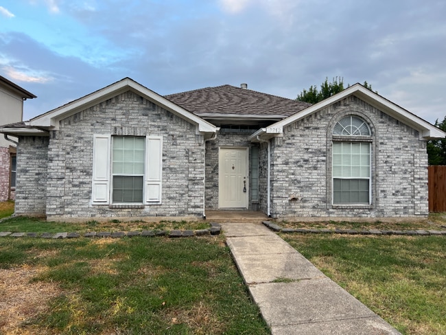 property at 2212 Waterway Dr