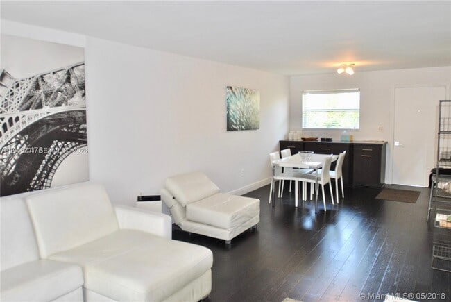 61 Collins Ave in Miami Beach, FL - Building Photo - Building Photo