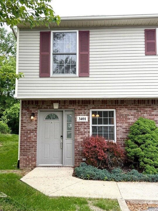 3401 S Oaklawn Cir in Bloomington, IN - Building Photo