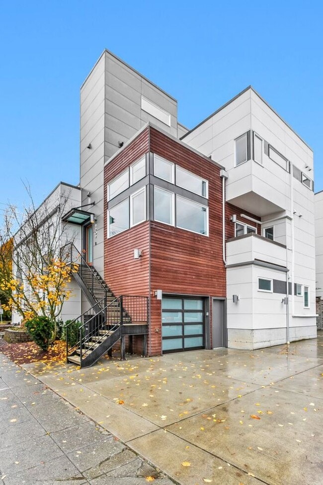 property at 4209 SW Dakota St