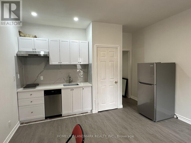1244 College St in Toronto, ON - Building Photo - Building Photo