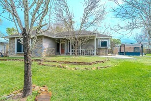 7934 Round Rock Dr in Houston, TX - Building Photo