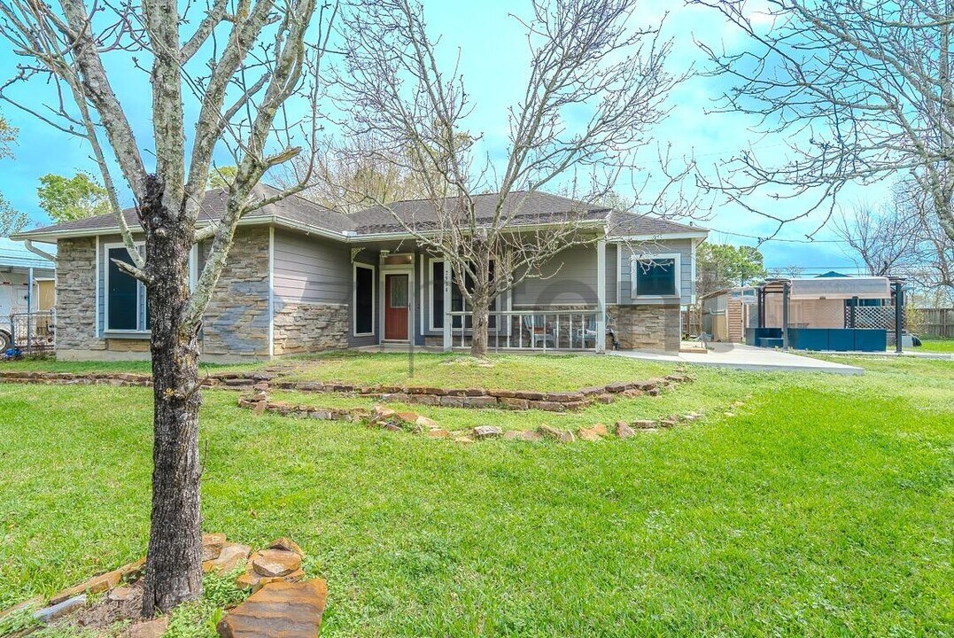 7934 Round Rock Dr in Houston, TX - Building Photo