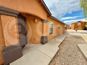 2414 E Calle Lena Verde in Tucson, AZ - Building Photo - Building Photo