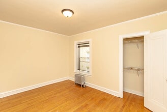 5425 W Montrose Ave in Chicago, IL - Building Photo - Building Photo