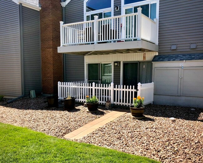 3349 S Monaco Pky, Unit B in Denver, CO - Building Photo - Building Photo