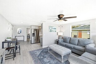 5320 Moeller Ave in Sarasota, FL - Building Photo