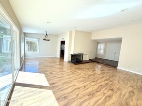 850 Rim Crest Dr in Westlake Village, CA - Building Photo - Building Photo