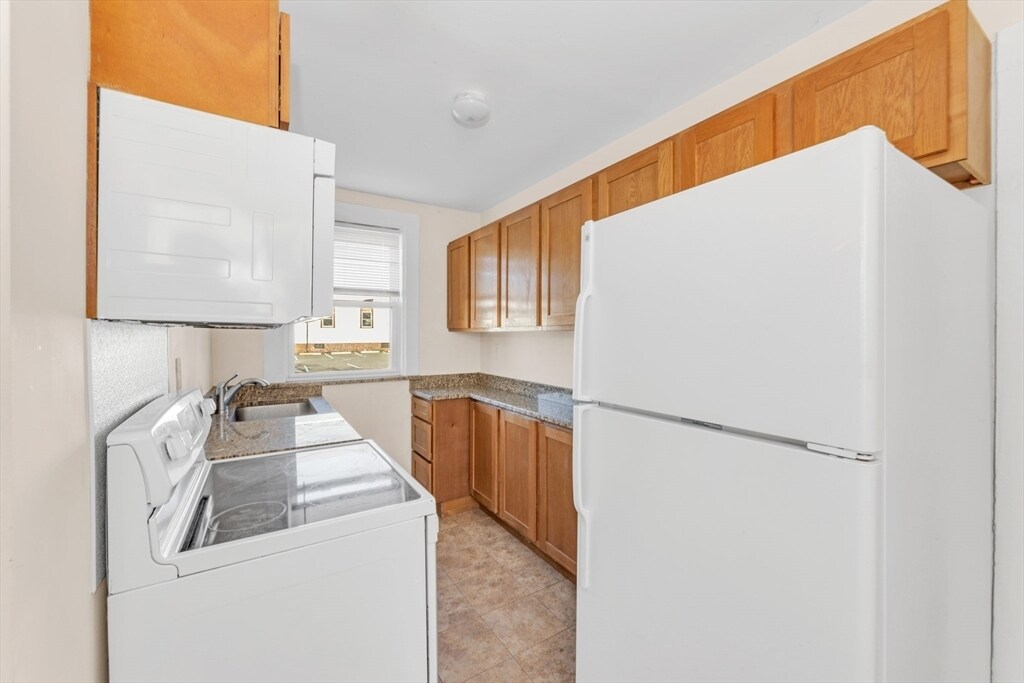 53 Brookside Ave, Unit 1 in Boston, MA - Foto de edificio