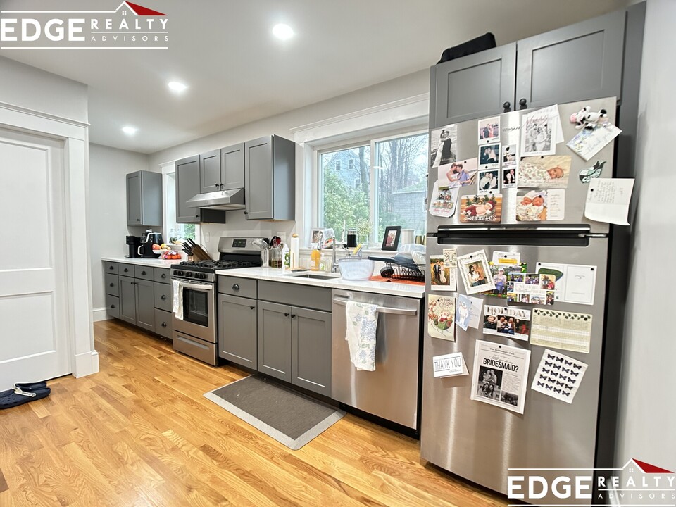 16 Cufflin St in Boston, MA - Building Photo