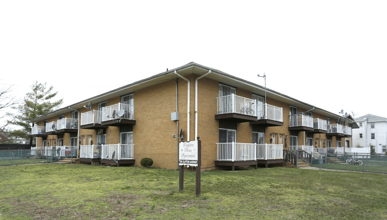 Kingston Arms Apartments in Lakewood, NJ - Building Photo