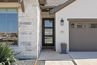 378 Carpenter Hill Dr in Mustang Ridge, TX - Building Photo - Building Photo
