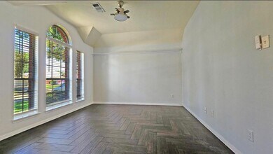 1805 Oak Hollow Dr W in Pearland, TX - Building Photo - Building Photo