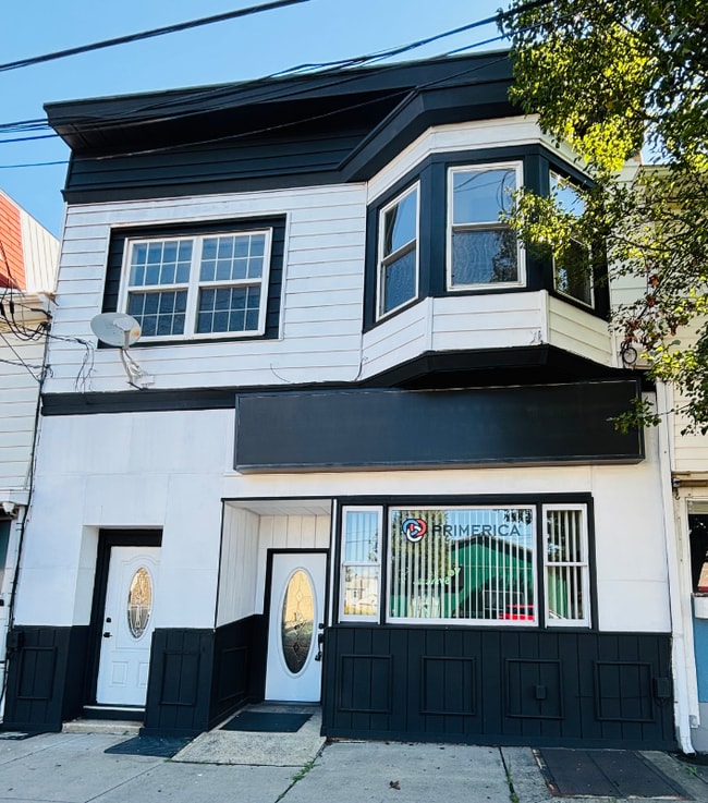 property at 25 S Lehigh Ave