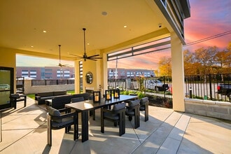 Medley Apartments in Sacramento, CA - Building Photo - Building Photo