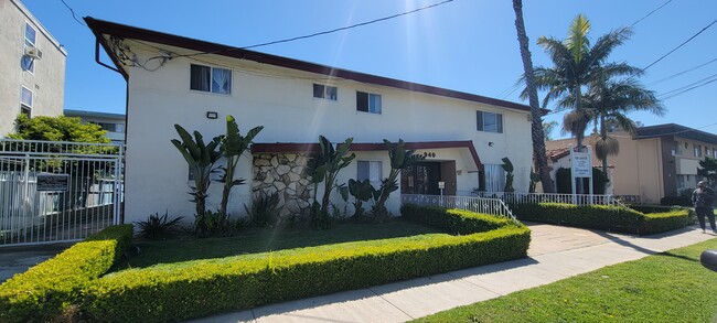 Starlite Apartments in Inglewood, CA - Building Photo - Building Photo