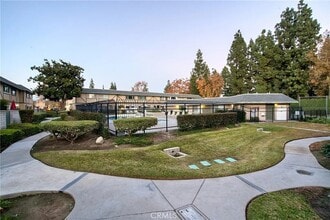 1103 W Francis St, Unit E in Ontario, CA - Foto de edificio - Building Photo