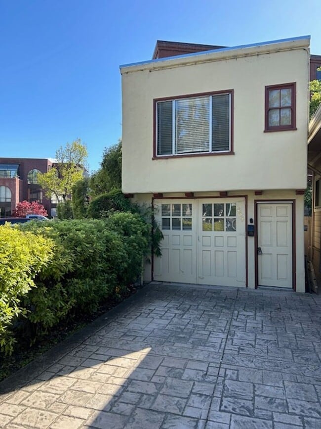 property at 405 California Dr