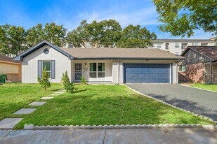 1825 Locksford St in Houston, TX - Building Photo