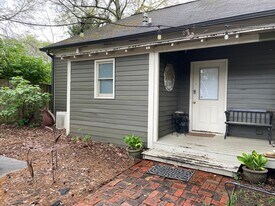 624 W College Ave, Unit Cottage in Decatur, GA - Building Photo