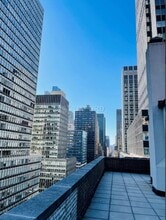 160 E 48th St in New York, NY - Building Photo - Building Photo
