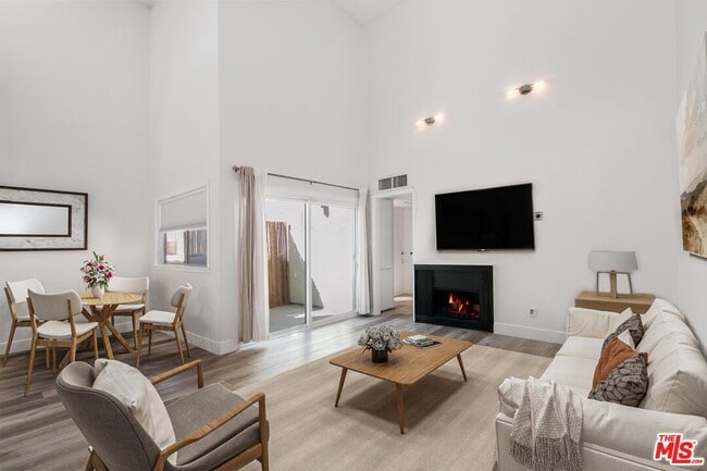 property at 1339 N Columbus Ave