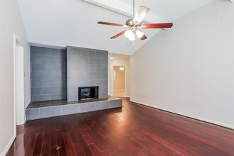 5903 High Meadow St in League City, TX - Building Photo - Building Photo