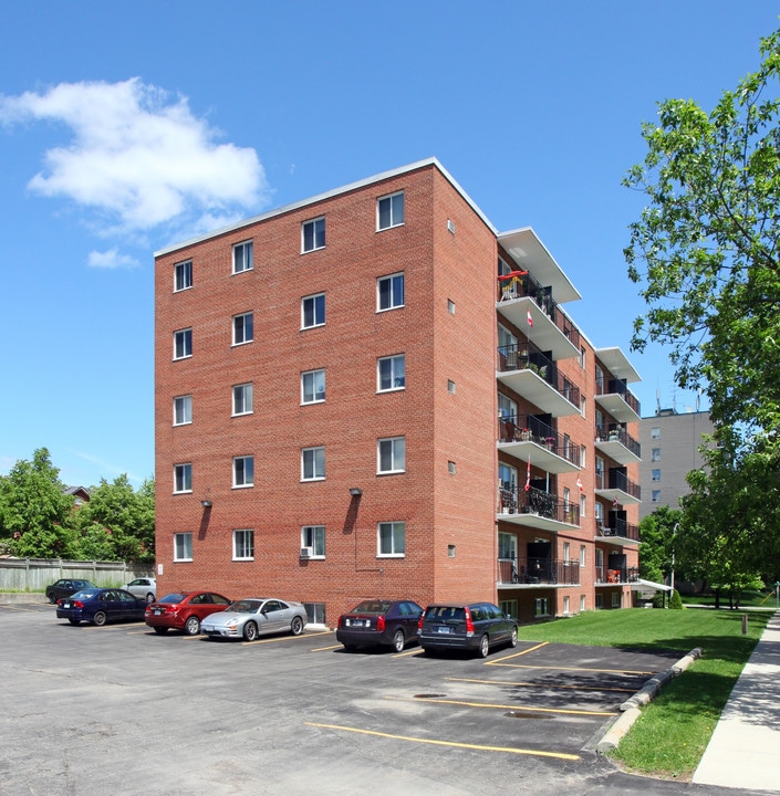 Trayborn Hill in Richmond Hill, ON - Building Photo