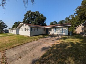 660 Enfield Ln in Beaumont, TX - Building Photo