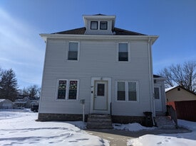 626 4th St SE, Unit Unit #2 - Upper in Willmar, MN - Building Photo