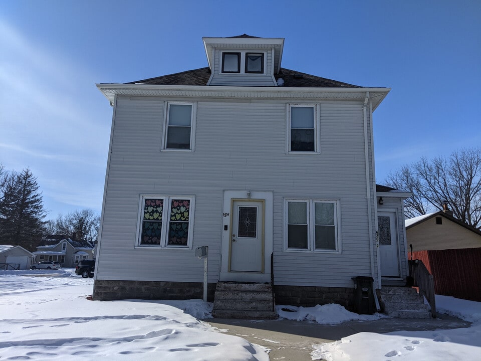 626 4th St SE, Unit Unit #2 - Upper in Willmar, MN - Foto de edificio