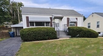 6108 Eaton Dr in Berkeley, MO - Building Photo